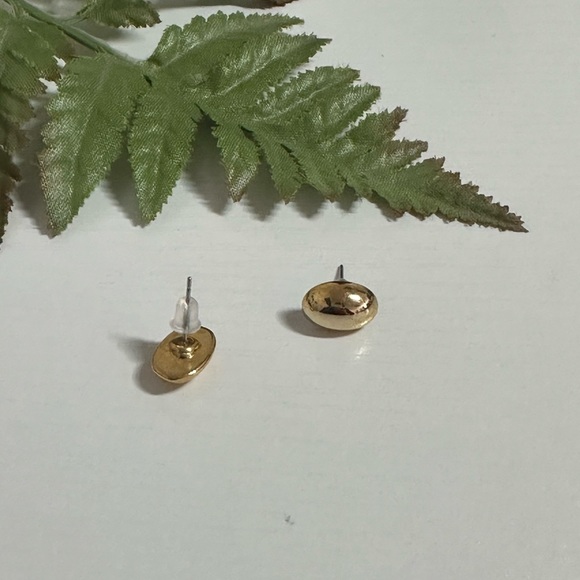 Simple Oval Earrings - Picture 3 of 3